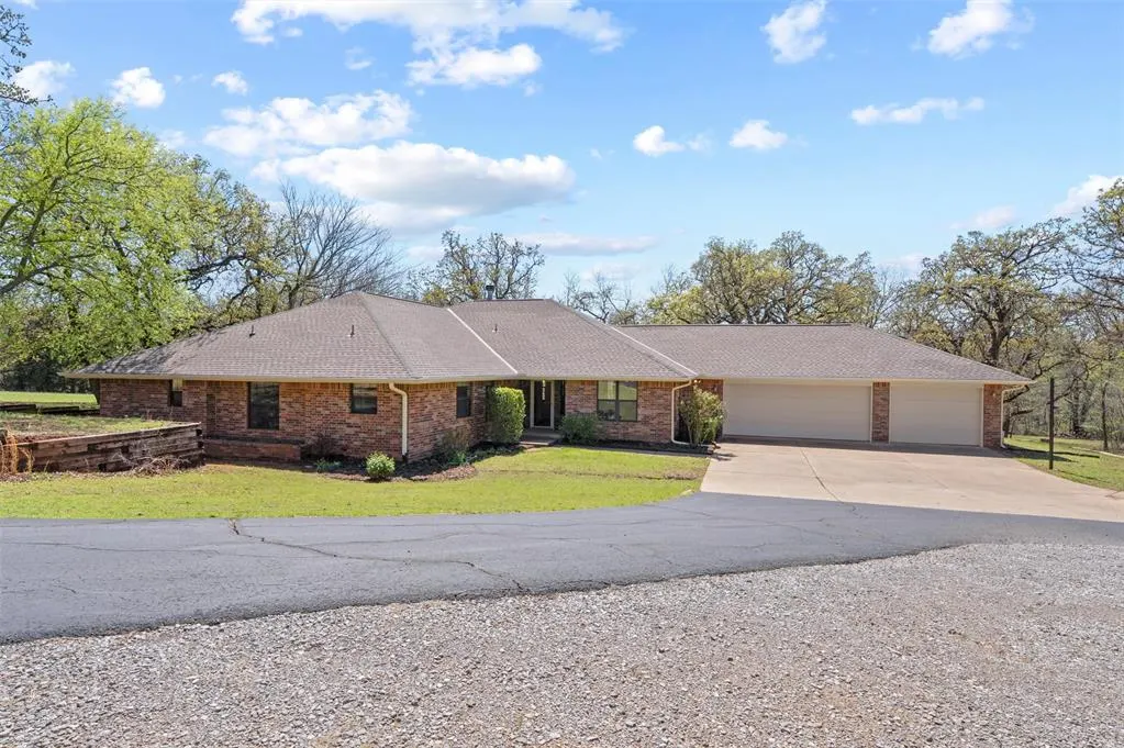 Photo 2 — 2929 Freeman Manor Drive, Jones, OK 73049