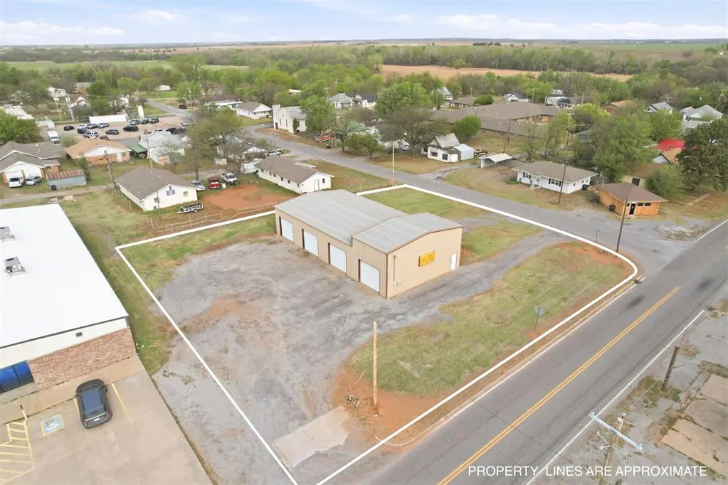 Photo 2 — 120 N Carnegie Street, Carnegie, OK 73015