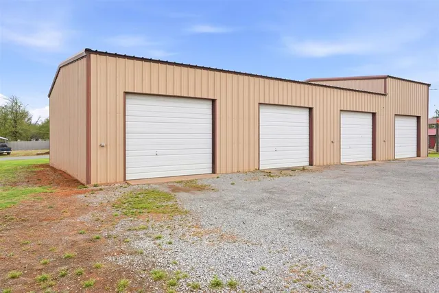 Photo 7 — 120 N Carnegie Street, Carnegie, OK 73015