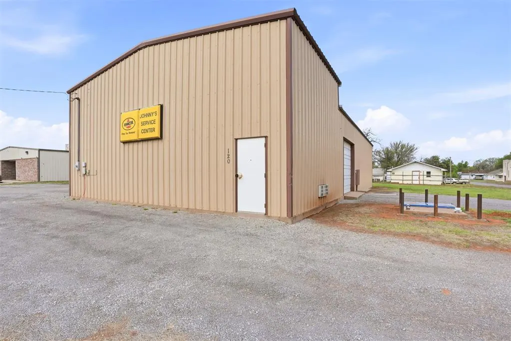 Photo 11 — 120 N Carnegie Street, Carnegie, OK 73015