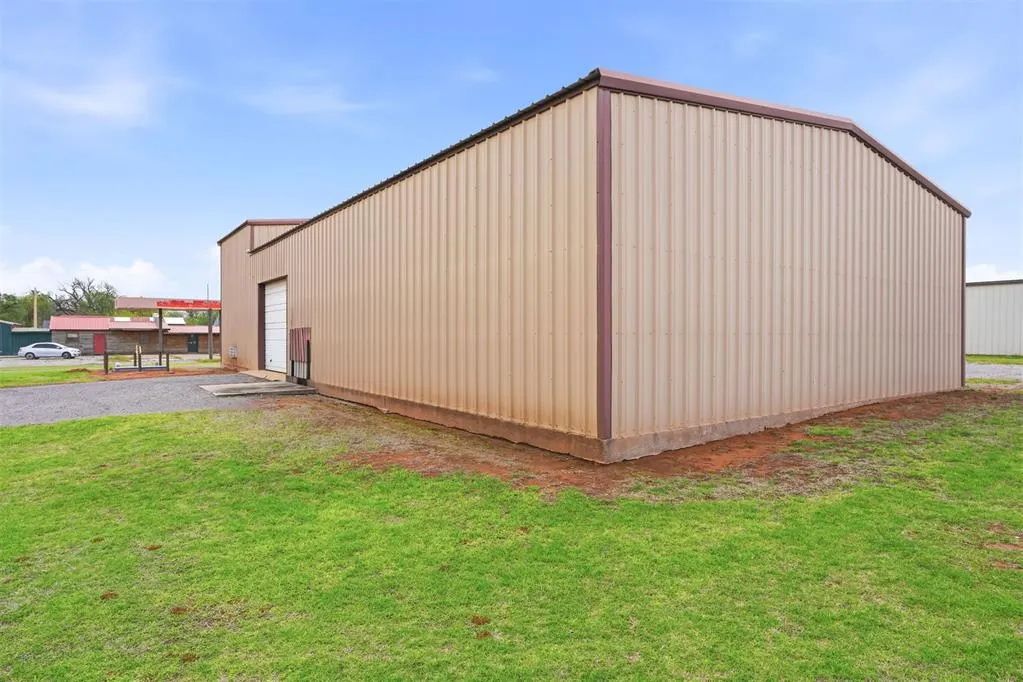 Photo 12 — 120 N Carnegie Street, Carnegie, OK 73015