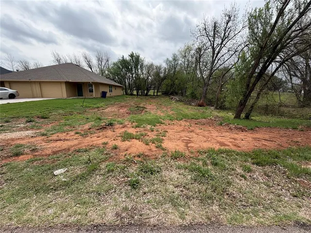 Photo 2 — E Rutgers Avenue, Guthrie, OK 73044