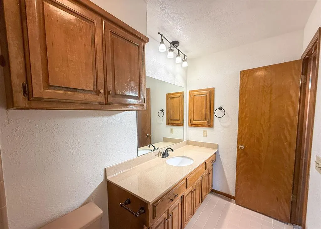 Photo 17 — 7019 N Spinnaker Lane, Oklahoma City, OK 73116