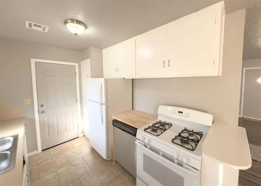 Photo 10 — 1740 Churchill Way, The Village, OK 73120