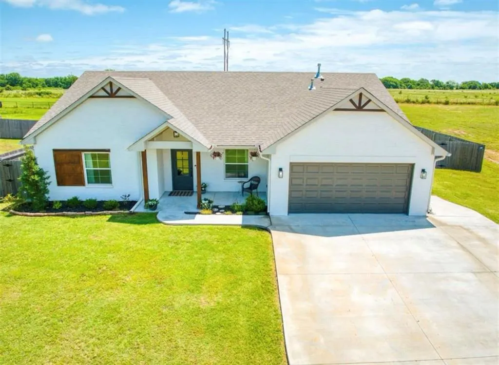 Photo 2 — 11611 Carefree Lane, Shawnee, OK 74804