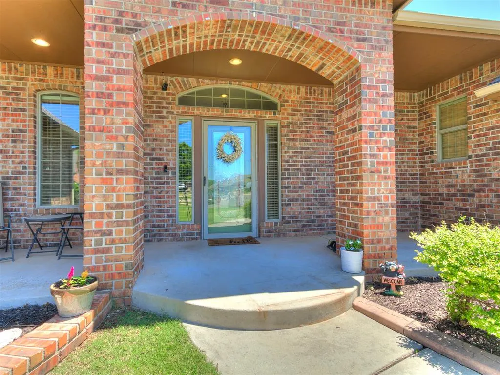 Photo 3 — 10801 NW 118th Place, Yukon, OK 73099