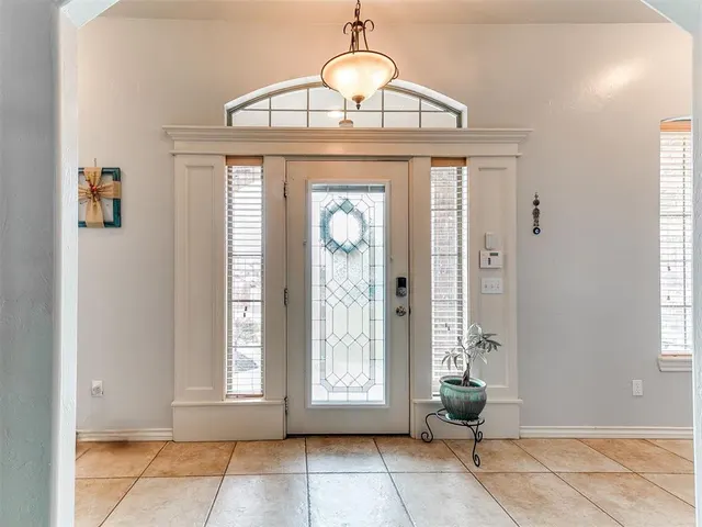 Photo 4 — 10801 NW 118th Place, Yukon, OK 73099