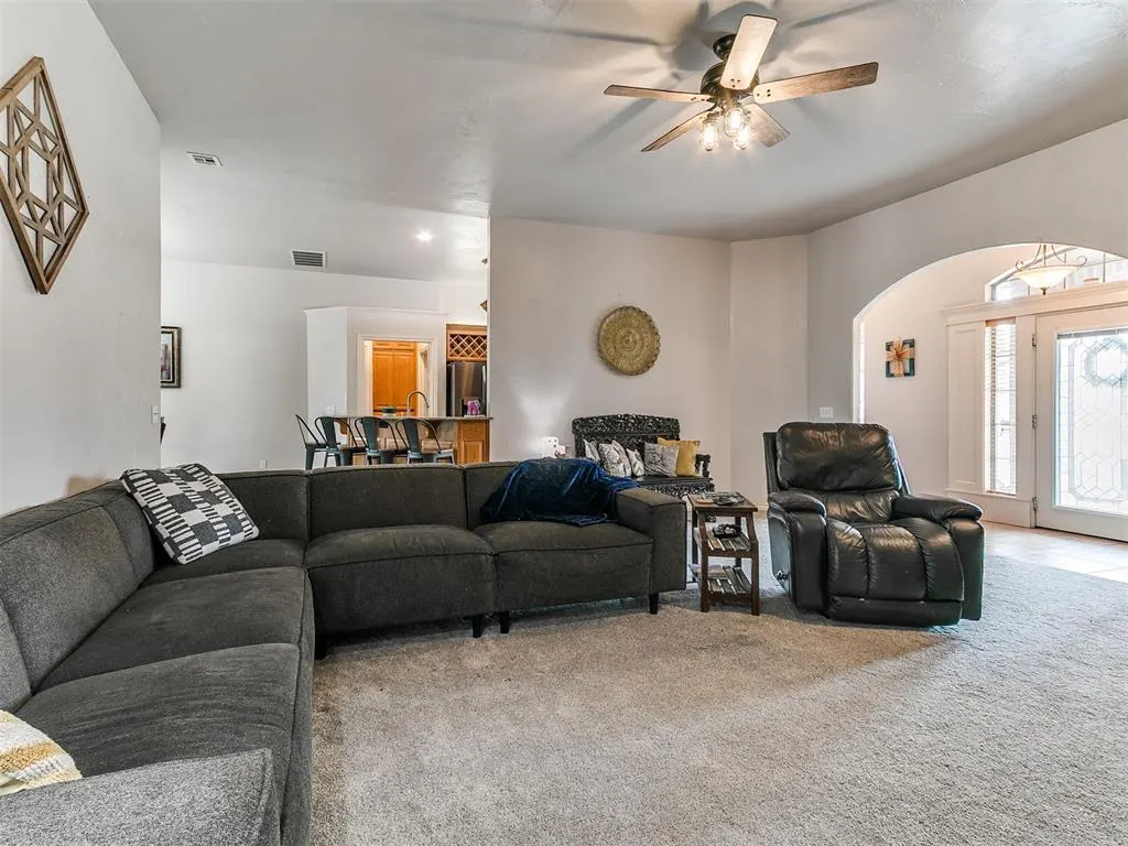 Photo 7 — 10801 NW 118th Place, Yukon, OK 73099