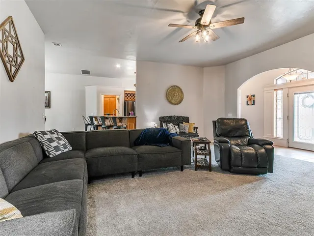 Photo 7 — 10801 NW 118th Place, Yukon, OK 73099