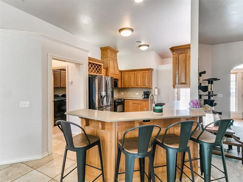 Photo 9 — 10801 NW 118th Place, Yukon, OK 73099