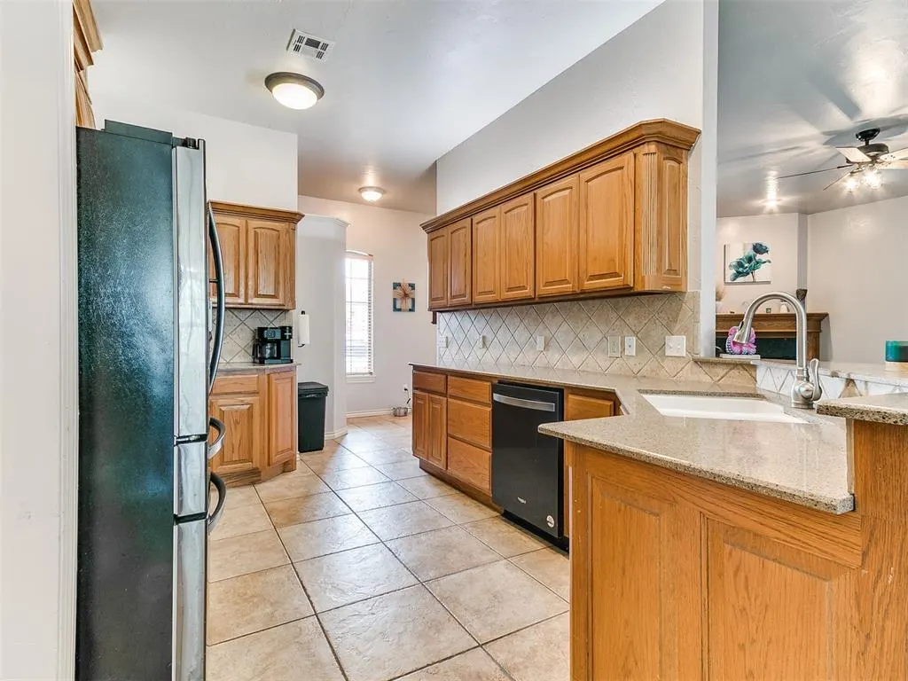 Photo 10 — 10801 NW 118th Place, Yukon, OK 73099