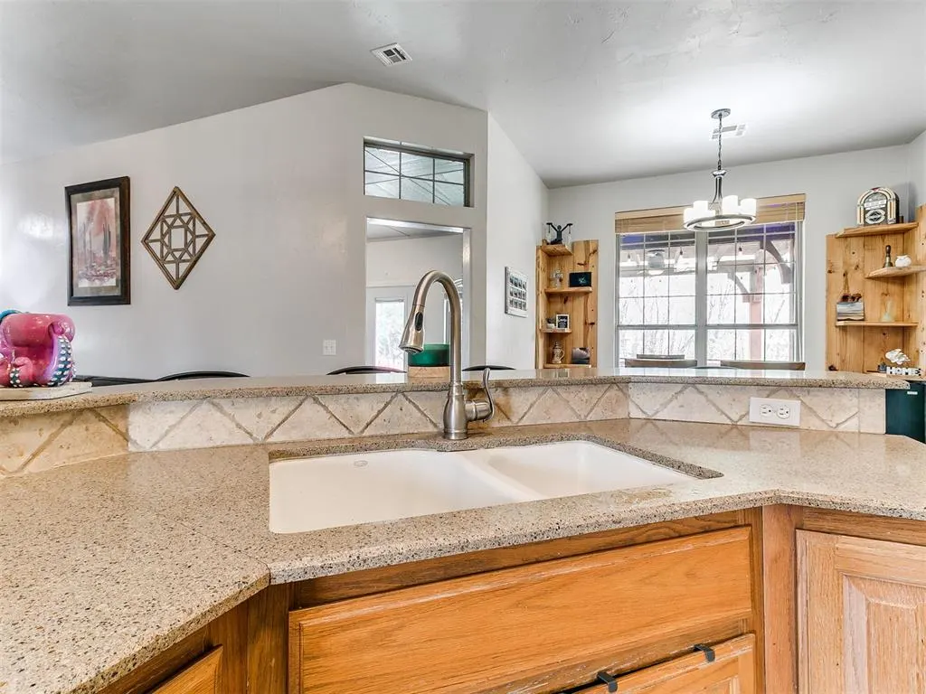 Photo 11 — 10801 NW 118th Place, Yukon, OK 73099