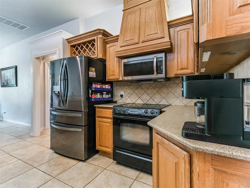 Photo 12 — 10801 NW 118th Place, Yukon, OK 73099