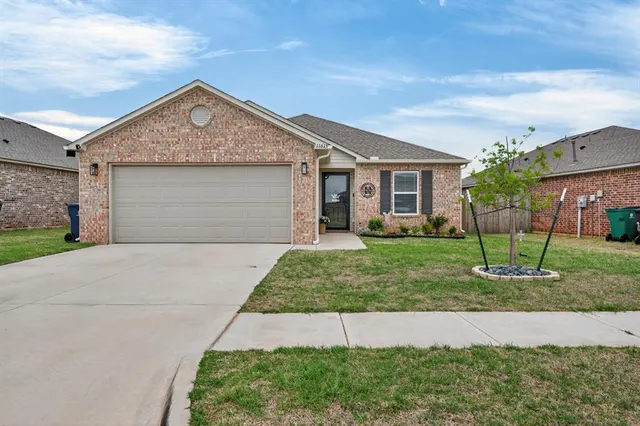 Front exterior — 11613 NW 95th Street, Yukon, OK 73099