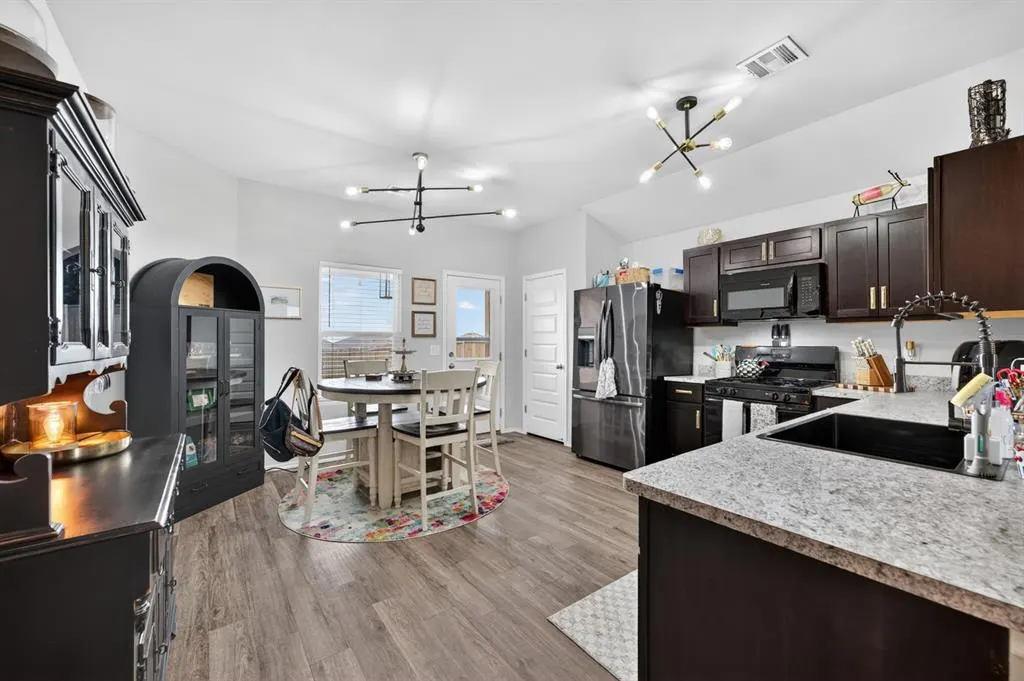 Photo 4 — 11613 NW 95th Street, Yukon, OK 73099