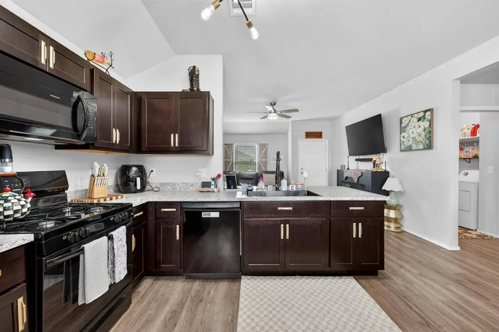 Photo 8 — 11613 NW 95th Street, Yukon, OK 73099