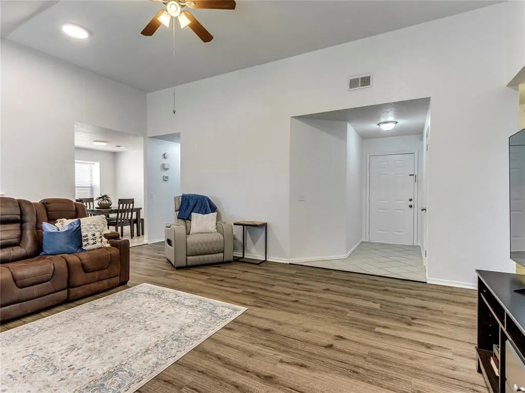 Photo 5 — 1917 Gerrie Street, Midwest City, OK 73130