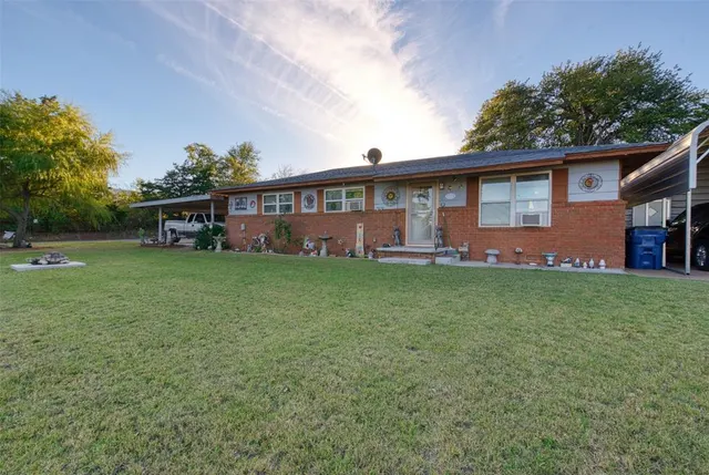 Photo 2 — 621 Clifford Avenue, Eakly, OK 73033