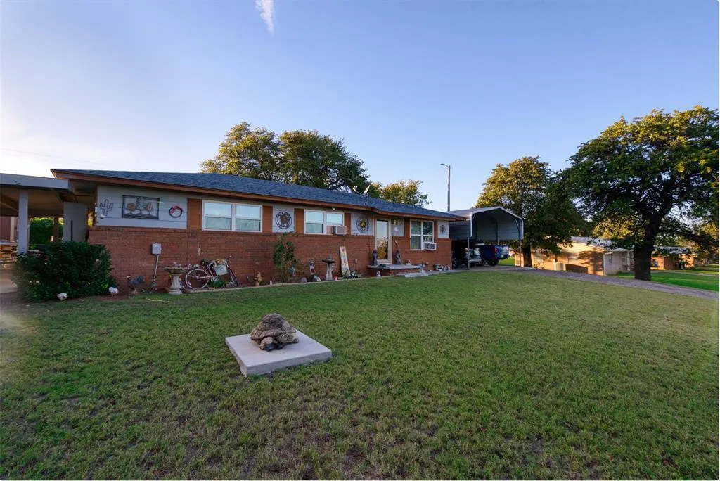 Photo 3 — 621 Clifford Avenue, Eakly, OK 73033