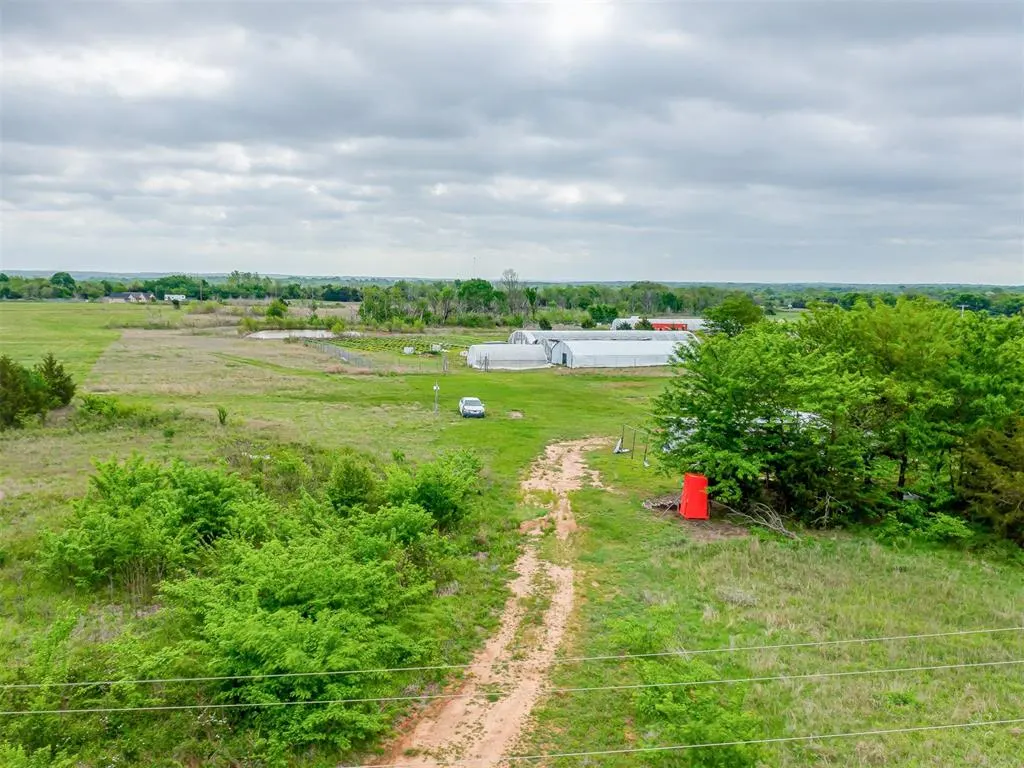 Photo 11 — 28725 Johnson Road, Maud, OK 74854