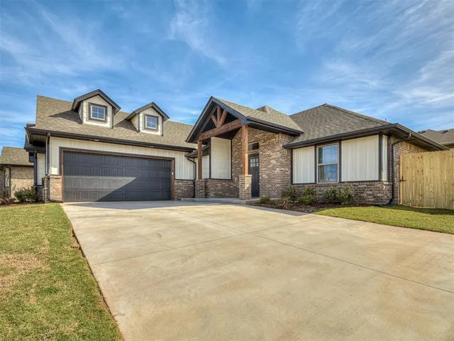 Photo 2 — 8401 Hazelwood Way, Edmond, OK 73034