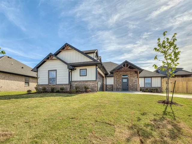 Photo 3 — 8401 Hazelwood Way, Edmond, OK 73034