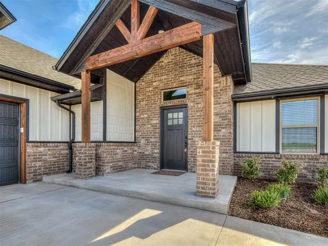 Photo 5 — 8401 Hazelwood Way, Edmond, OK 73034