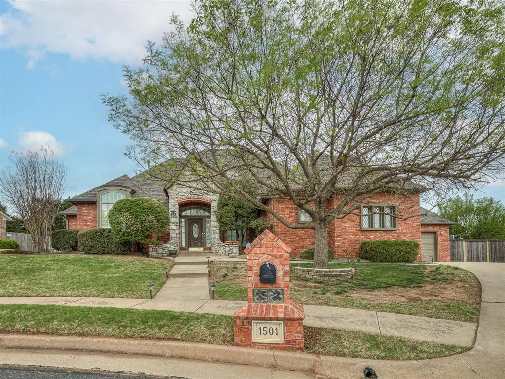 Front exterior — 1501 Inwood Circle, Edmond, OK 73013