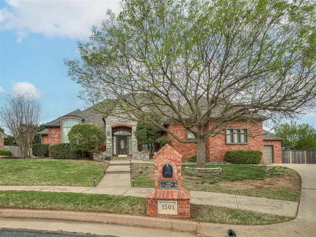 Front exterior — 1501 Inwood Circle, Edmond, OK 73013