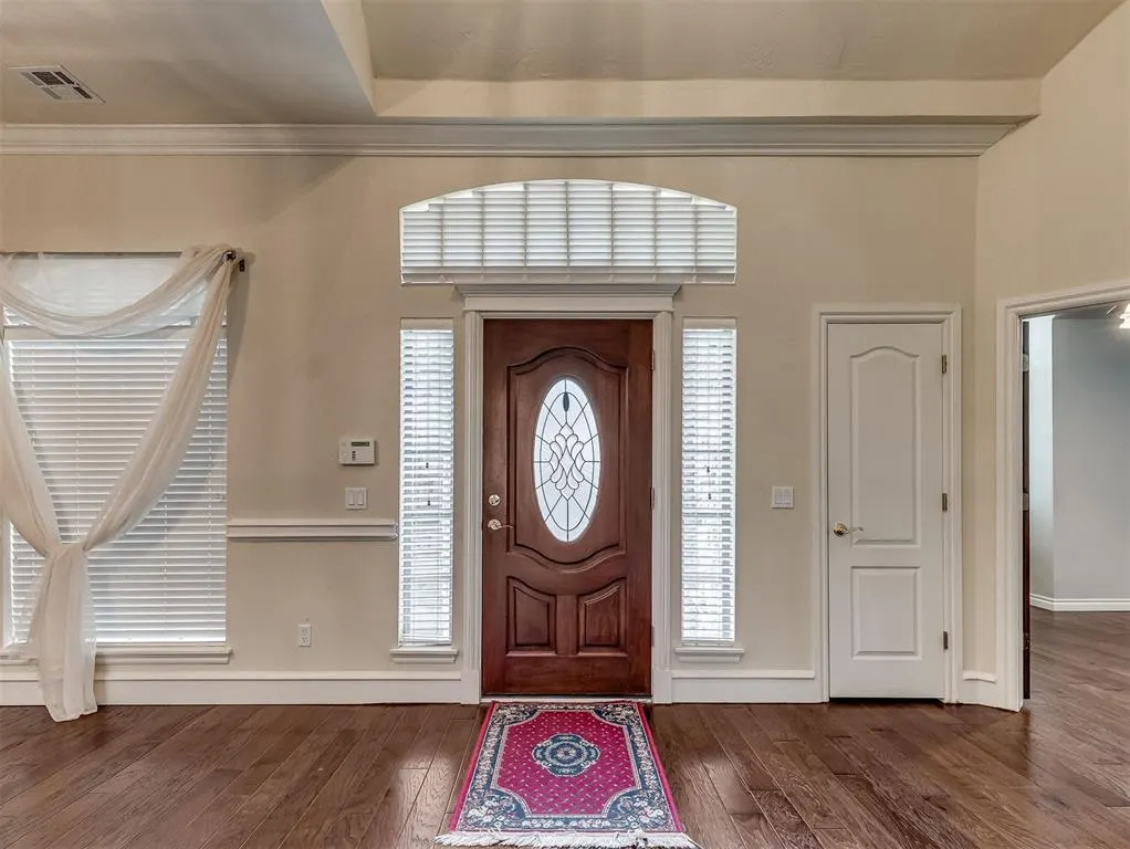 Photo 3 — 1501 Inwood Circle, Edmond, OK 73013