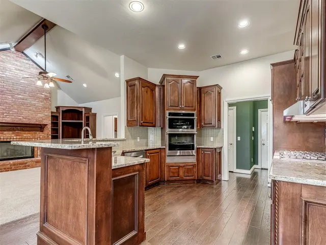 Photo 8 — 1501 Inwood Circle, Edmond, OK 73013