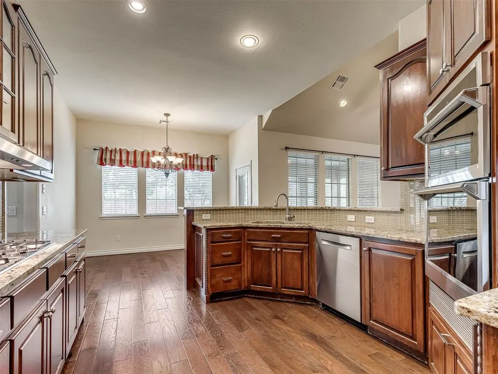 Photo 10 — 1501 Inwood Circle, Edmond, OK 73013