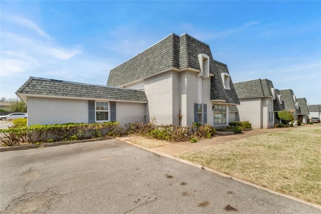 Photo 2 — 11329 N May Avenue, Oklahoma City, OK 73120