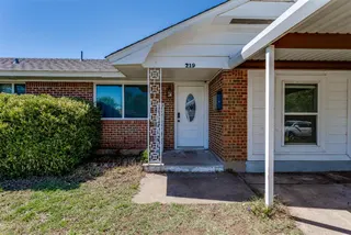 Sold home at 219 S Bristow Avenue