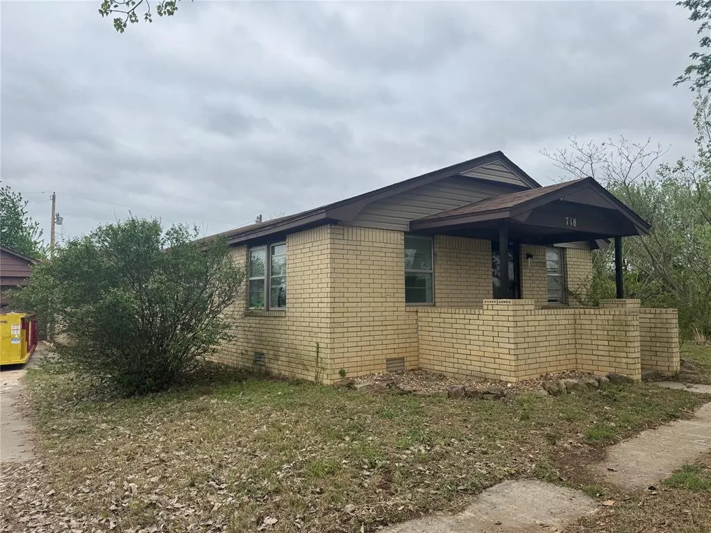 Photo 2 — 718 Ideal Street, Seminole, OK 74868