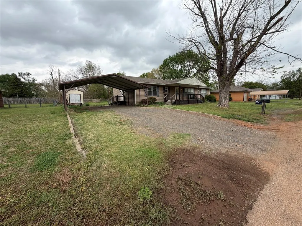 Photo 3 — 904 4th Street, Maysville, OK 73057