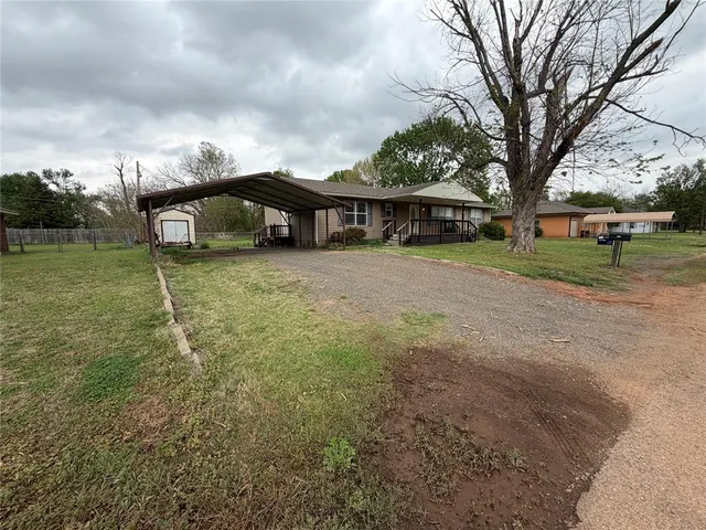 Photo 3 — 904 4th Street, Maysville, OK 73057