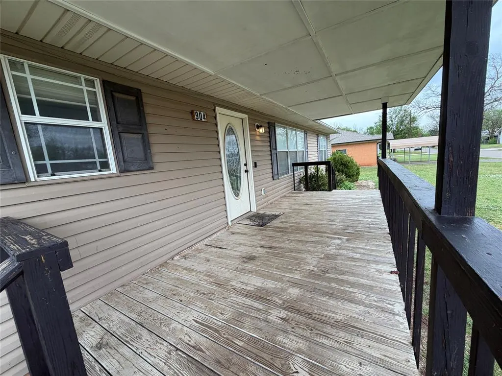 Photo 4 — 904 4th Street, Maysville, OK 73057