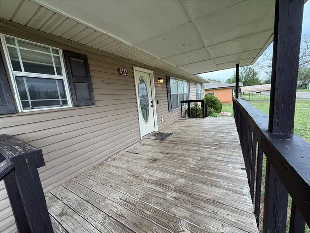 Photo 4 — 904 4th Street, Maysville, OK 73057