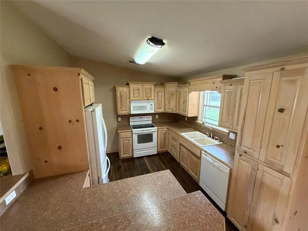 Photo 8 — 904 4th Street, Maysville, OK 73057