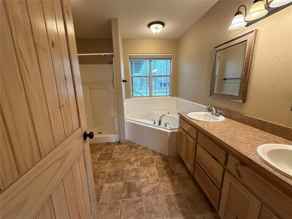 Photo 12 — 904 4th Street, Maysville, OK 73057