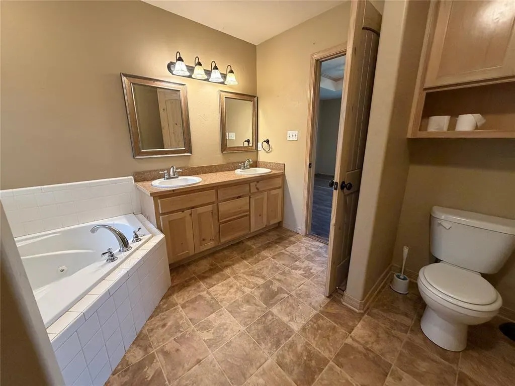 Photo 13 — 904 4th Street, Maysville, OK 73057