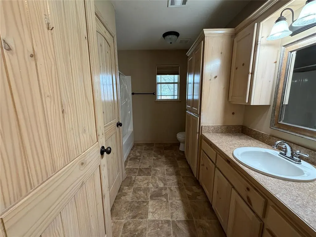 Photo 18 — 904 4th Street, Maysville, OK 73057