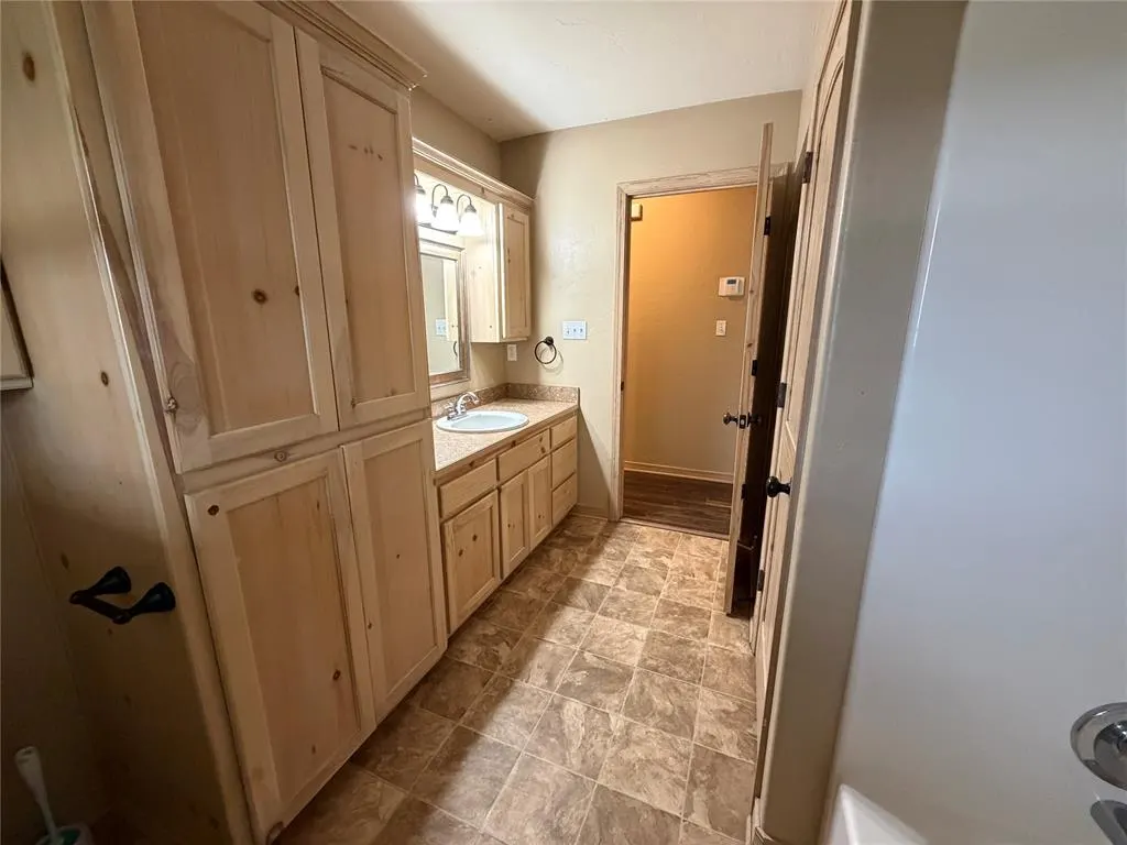 Photo 20 — 904 4th Street, Maysville, OK 73057