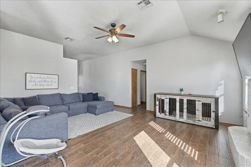 Photo 5 — 10304 Lighthouse Court, Oklahoma City, OK 73159