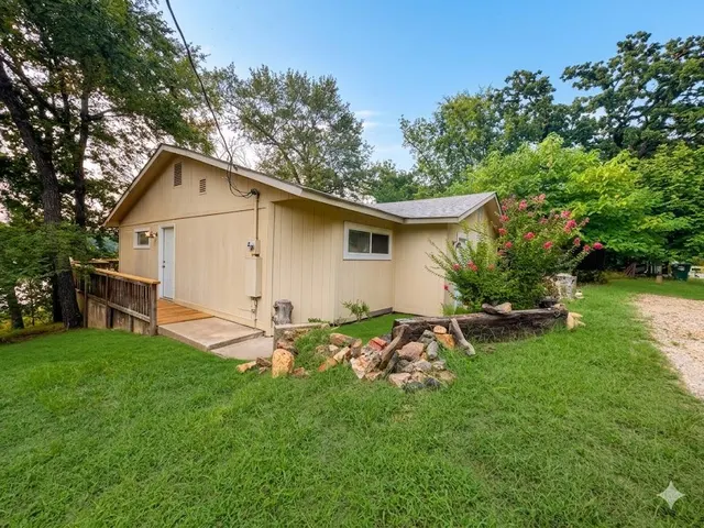 Photo 2 — 1106 Peninsula Drive, Fort Towson, OK 74735