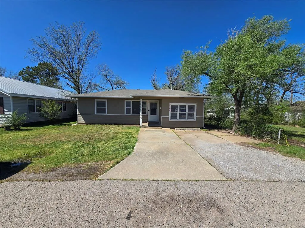 Photo 2 — 2106 N Aydelotte Avenue, Shawnee, OK 74804