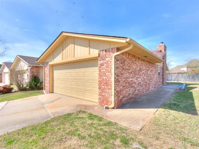 Photo 5 — 317 SW 92nd Street, Oklahoma City, OK 73139