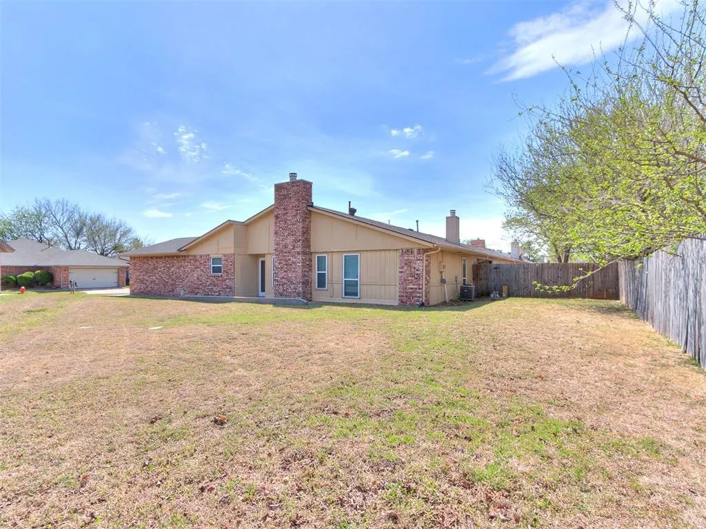 Photo 9 — 317 SW 92nd Street, Oklahoma City, OK 73139