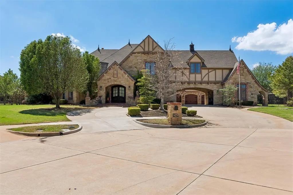Front exterior — 424 NW 149th Terrace, Edmond, OK 73013